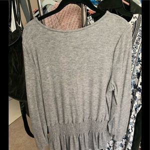 Long sleeve gray top